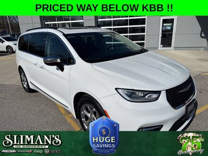 Used 2023 Chrysler Pacifica Limited
