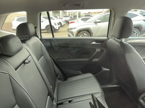 Used 2022 Volkswagen Tiguan SE image 8