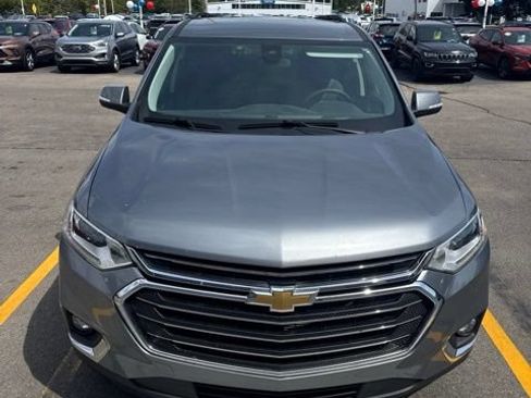 Used 2021 Chevrolet Traverse LT FWD image 2