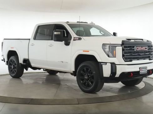 Used 2025 GMC Sierra 2500 AT4 w/ Technology Package image 2