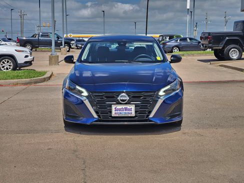 Used 2024 Nissan Altima 2.5 S FWD image 6