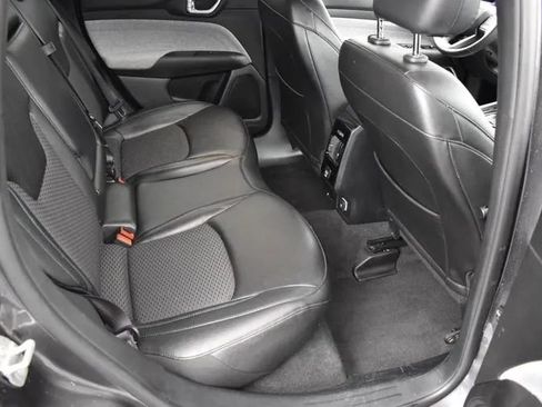 Used 2024 Jeep Compass Latitude AWD/4WD image 18