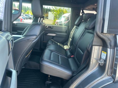 Certified 2023 Ford Bronco Badlands w/ Sasquatch Package AWD/4WD image 9
