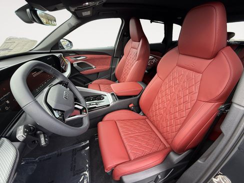 New 2025 Audi SQ5 Prestige image 10