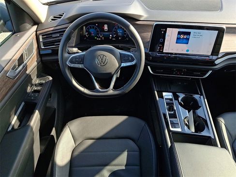 Certified 2025 Volkswagen Atlas SEL image 11
