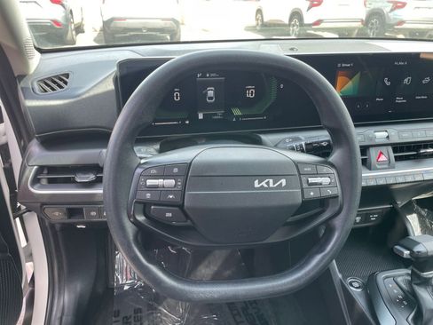 Used 2025 Kia K4 LXS image 31
