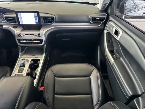 Used 2023 Ford Explorer XLT w/ Equipment Group 202A image 11