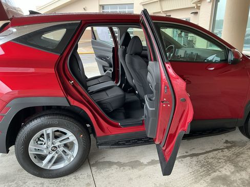 Used 2026 Hyundai Tucson SE AWD/4WD image 16