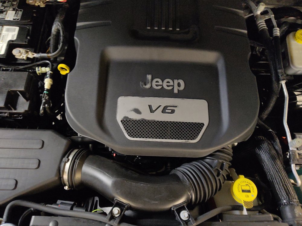 Used 2018 Jeep Wrangler Sahara w/ Connectivity Group AWD/4WD image 30