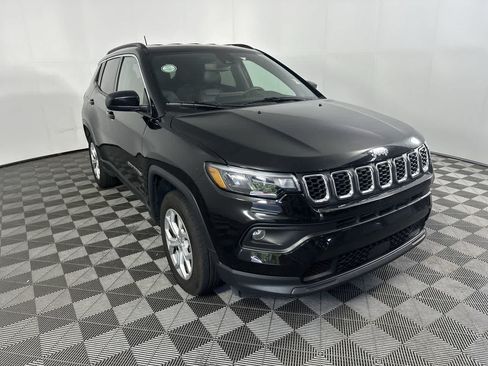 Used 2024 Jeep Compass Latitude AWD/4WD image 10