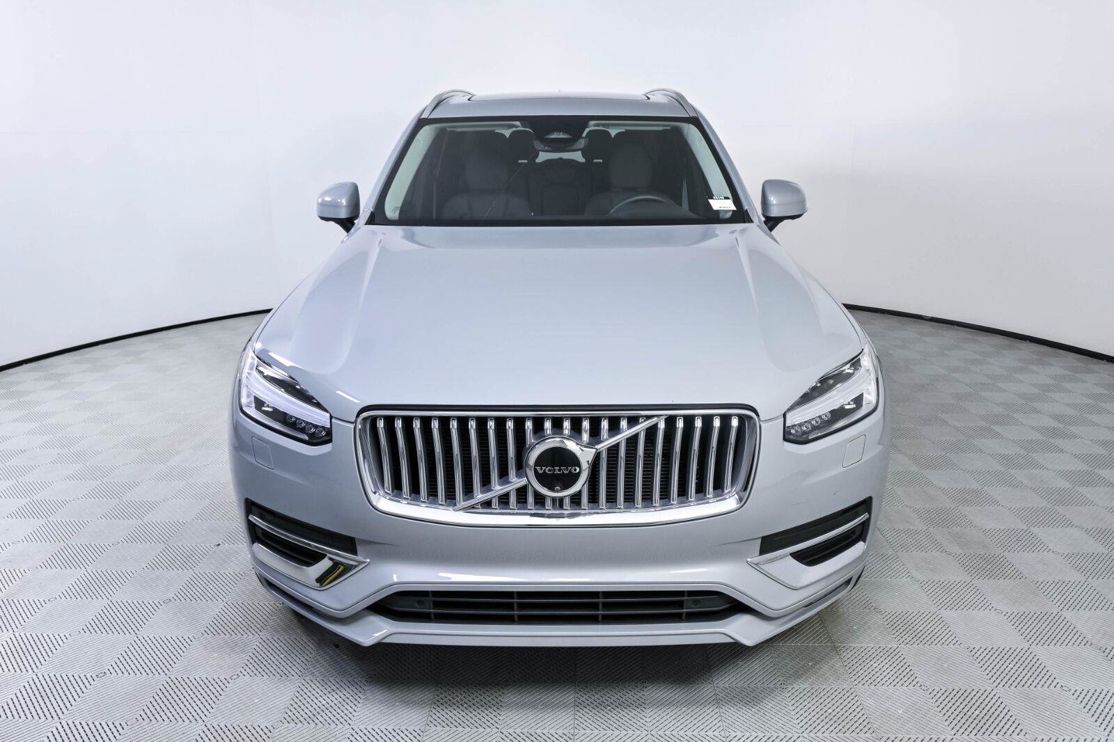 Certified 2024 Volvo XC90 B5 Plus AWD/4WD image 34