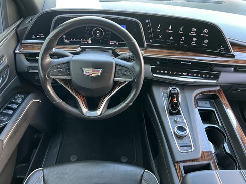 Used 2021 Cadillac Escalade Premium Luxury AWD/4WD image 35