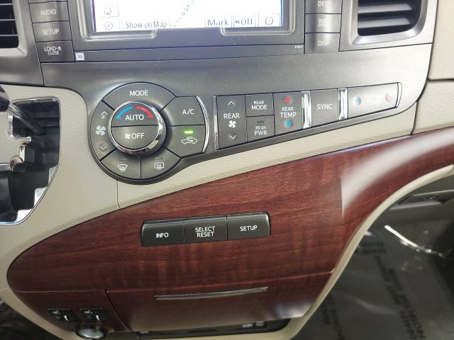 Used 2013 Toyota Sienna Limited w/ Premium Pkg AWD/4WD image 25