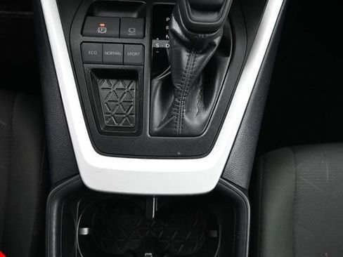 Used 2025 Toyota RAV4 XLE FWD image 20