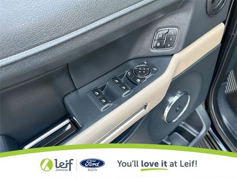 Used 2022 Ford Expedition Limited image 19