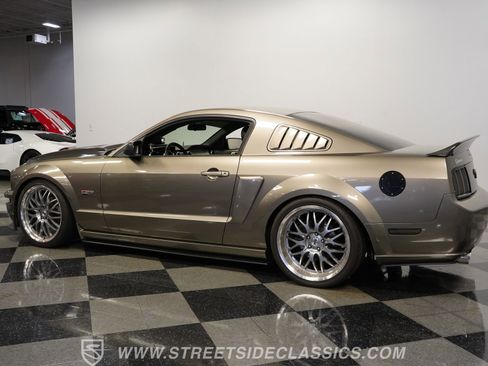 Used 2005 Ford Mustang GT RWD image 9