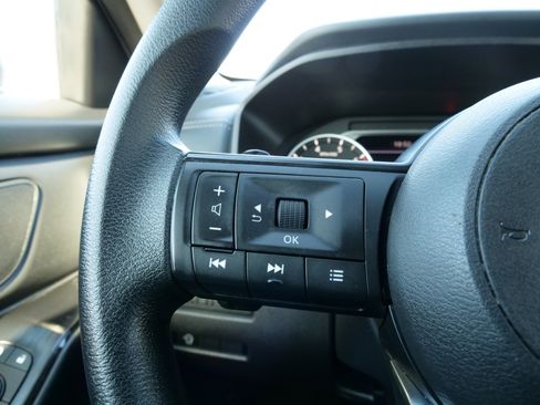 Used 2024 Nissan Rogue S image 21