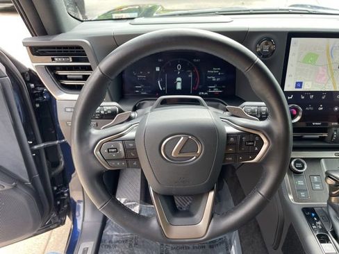Used 2024 Lexus GX 550 w/ Accessory Package (31) AWD/4WD image 15