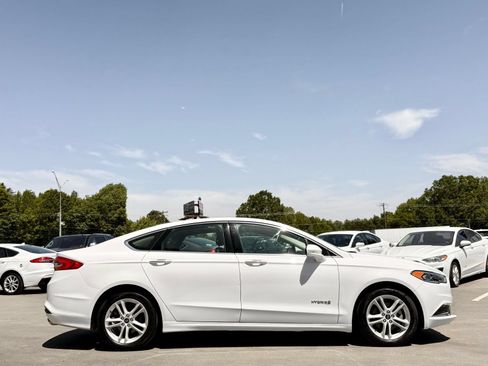 Used 2018 Ford Fusion SE w/ Equipment Group 602A FWD image 5