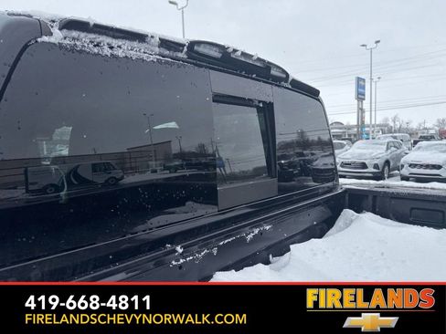 Used 2021 Nissan Titan SV w/ SV Convenience Package image 8