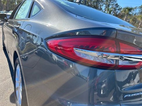 Used 2020 Ford Fusion SE image 12