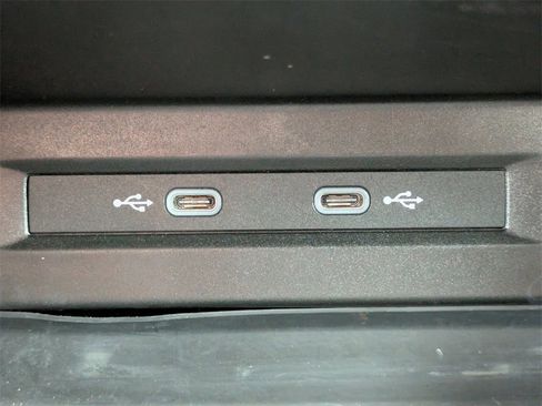 Used 2023 Volkswagen Tiguan SE R-Line image 31