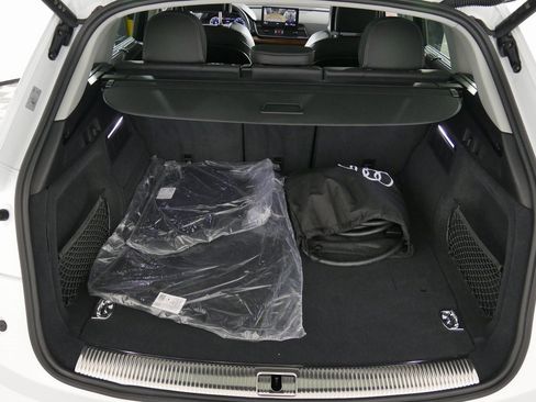 Used 2024 Audi Q5 e Prestige w/ Prestige Package image 33