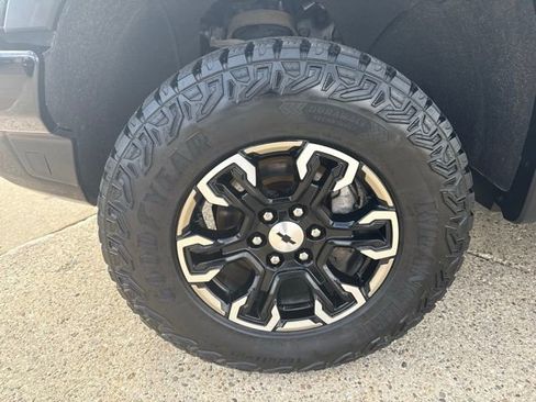 Certified 2022 Chevrolet Silverado 1500 ZR2 w/ Technology Package image 9