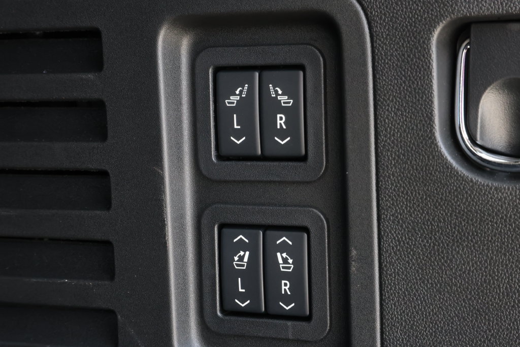 Used 2026 GMC Acadia Denali w/ LPO, Floor Liner Package AWD/4WD image 11