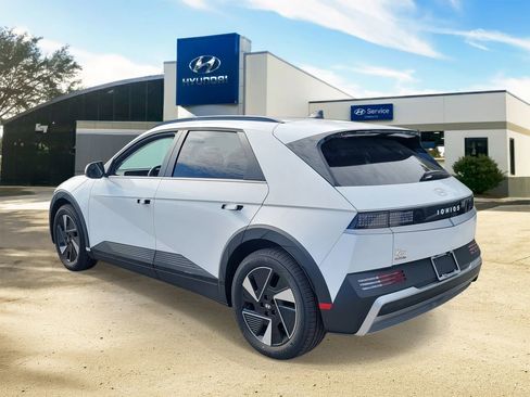 New 2025 Hyundai Ioniq 5 SEL image 4