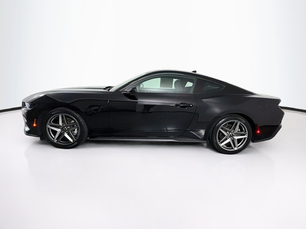 Used 2025 Ford Mustang Coupe RWD image 6