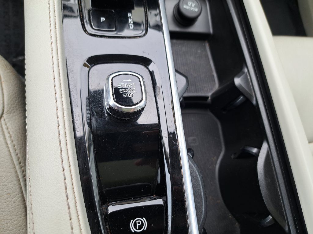Used 2023 Volvo XC90 B6 Core w/ Climate Package AWD/4WD image 16