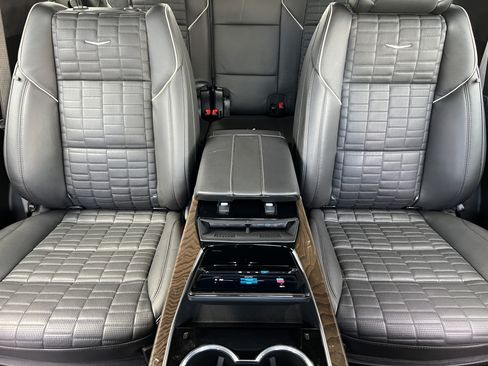 Used 2025 Cadillac Escalade Sport Platinum AWD/4WD image 15