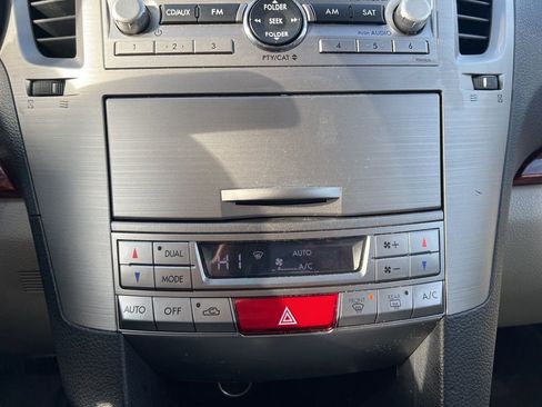 Used 2010 Subaru Outback 2.5i Limited image 21