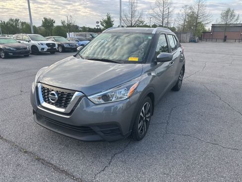 Used 2019 Nissan Kicks SV image 1