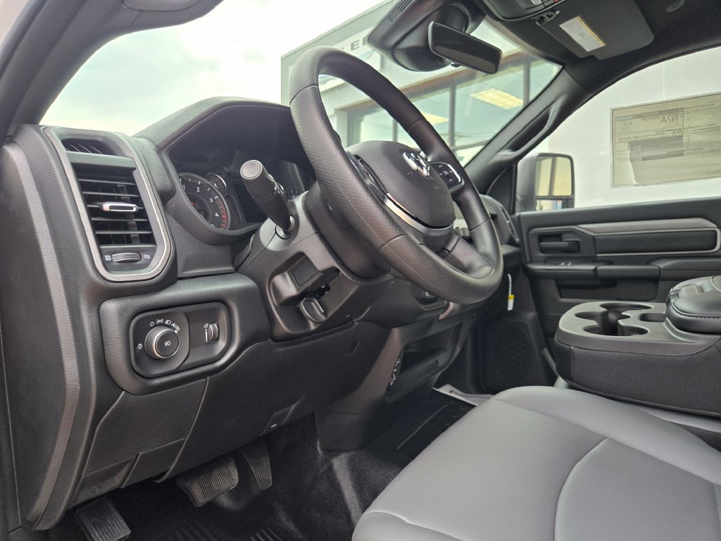 New 2026 RAM 5500 Tradesman w/ Chrome Appearance Group AWD/4WD image 40