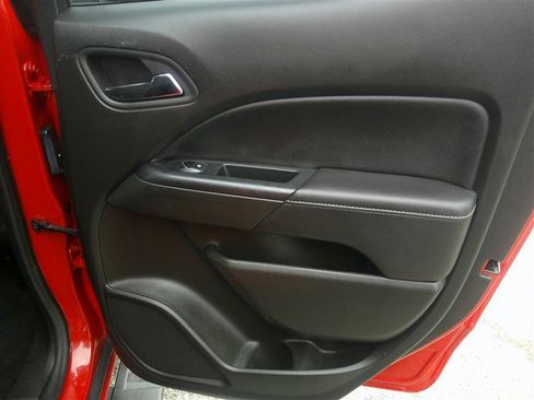 Used 2016 GMC Canyon SLE image 17