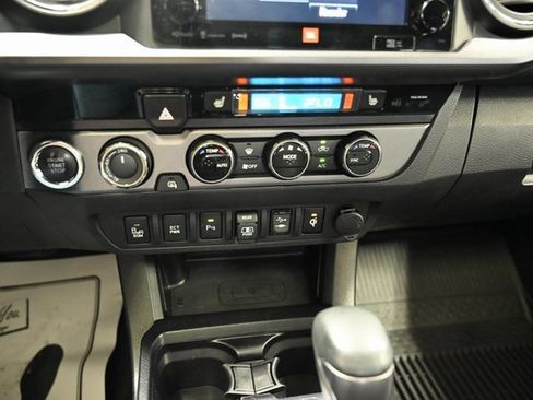 Used 2018 Toyota Tacoma TRD Off-Road image 19