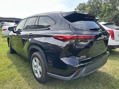 Used 2021 Toyota Highlander L FWD image 16