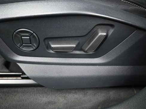 Used 2019 Audi Q8 Premium Plus w/ Premium Plus AWD/4WD image 31