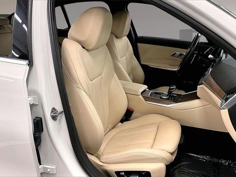 Used 2019 BMW 330i Sedan w/ Driving Assistance Package image 27