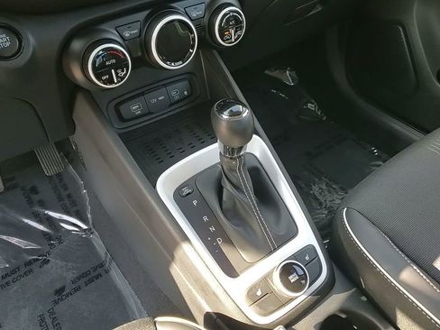 Certified 2025 Hyundai Venue Limited image 11