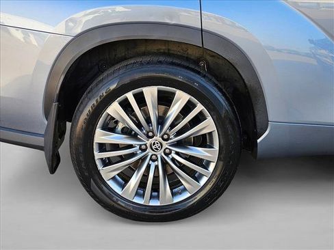 Used 2023 Toyota Highlander Platinum AWD/4WD image 19