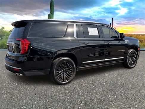 Used 2021 GMC Yukon XL Denali w/ Denali Premium Package image 4