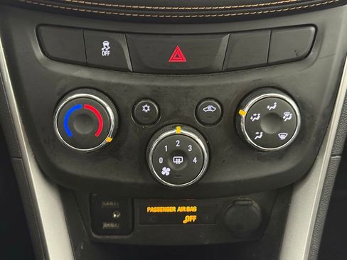 Used 2018 Chevrolet Trax LT w/ LT Convenience Package image 16