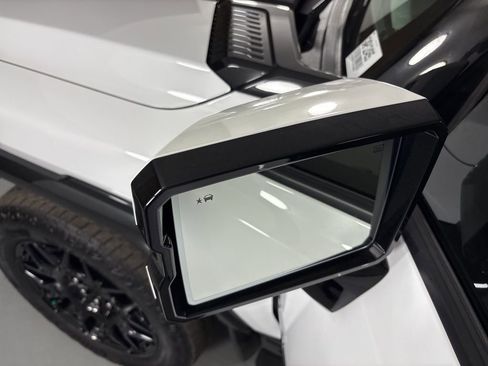 Used 2025 GMC Hummer EV 2X image 32