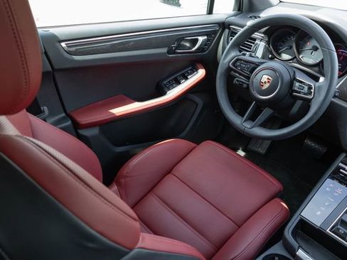 Used 2025 Porsche Macan S AWD/4WD image 23