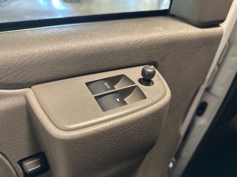 Used 2022 Chevrolet Express 2500 w/ Driver Convenience Package image 8