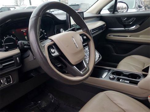 Used 2020 Lincoln Corsair AWD w/ Premium Package image 18