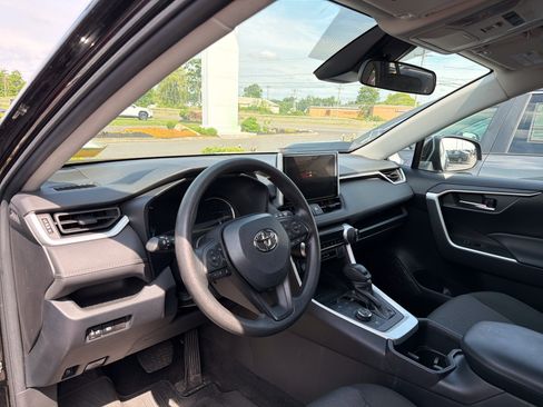 Used 2023 Toyota RAV4 AWD Hybrid image 10